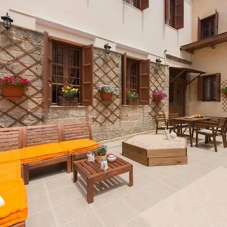Charites Hotel 3*